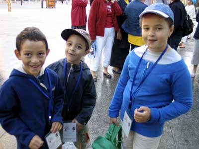 Des enfants avant le départ pour le Musée du cheval vivant